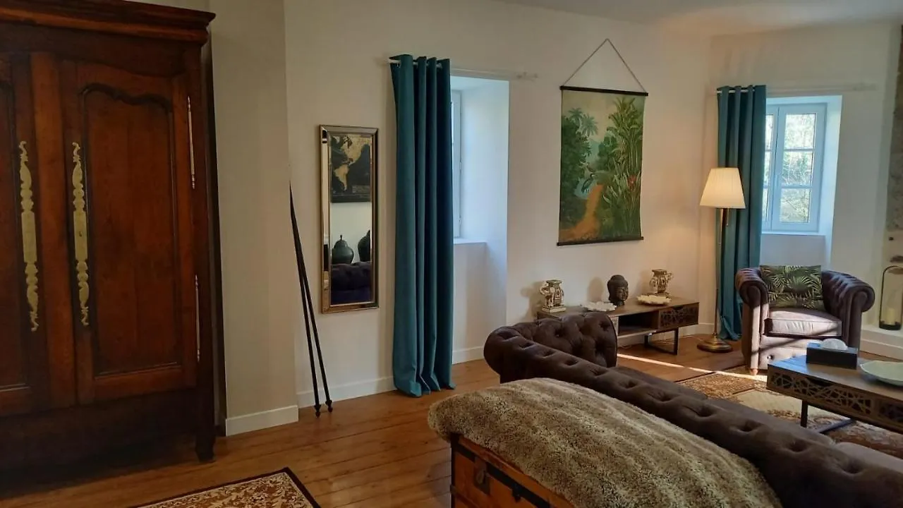 La Lande Hotel Pleyber-Christ Guest house
